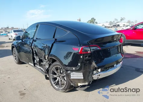 2025 Tesla Model Y Long Range Dual Motor All-Wheel Drive z USA, uszkodzony, nr VIN 7SAYGDED9SF278016